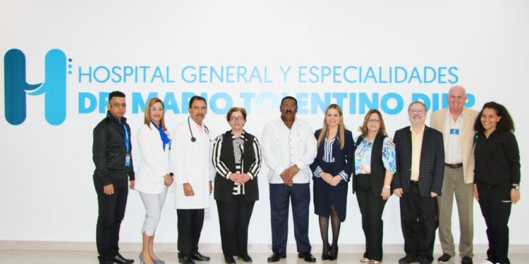 El SRSM y hospitales Hugo Mendoza y Yolentino Dipp reciben misión de EEUU en visita de intercambio