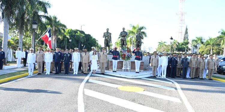 MIDE rinde honores por el 208 Aniversario Natalicio Patricio Ramón Matías Mella y Día FF. AA