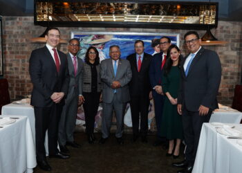 BHD reconoce a embajador Juan Bolívar Díaz en FITUR