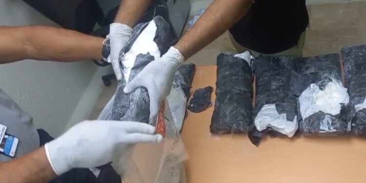 Incautan seis paquetes presumiblemente cocaína en aeropuerto de Punta Cana