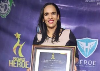 Periodista de Telemicro Ramy Portorreal es reconocida en los “Premios Héroe” por su aporte social al municipio de Haina