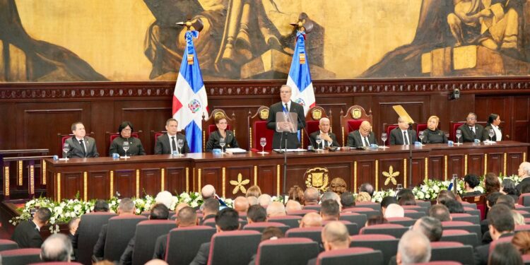Abinader destaca crecimiento del sistema portuario
