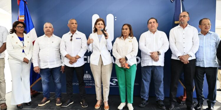 Vicepresidenta deja en funcionamiento dos obras de salud en Monte Plata y Arenoso 