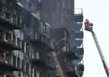 El incendio de Valencia se pudo originar por un cortocircuito del toldo de un apartamento