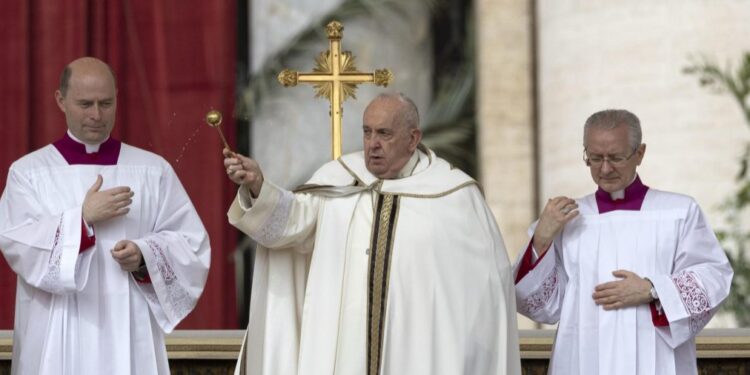 El papa urge al acceso de ayuda a Gaza y la liberación de los rehenes en mensaje de Pascua