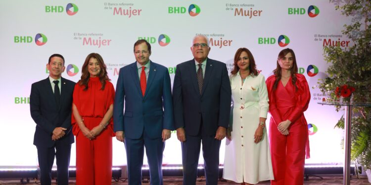 BHD y Mastercard presentan nuevos beneficios en su tarjeta de crédito mujer