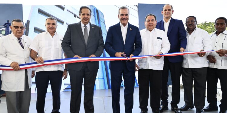 Abinader entrega remozado Hospital Materno Dra. Evangelina Rodríguez