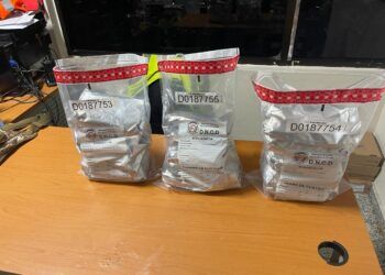 Decomisan 16 paquetes de marihuana en el AILA