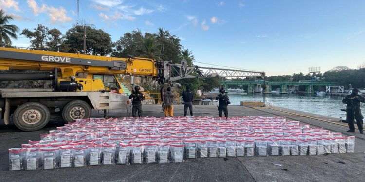 Incautan 407 paquetes de presumiblemente cocaína