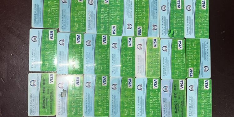 Policía busca hombre por estafa y otros delitos