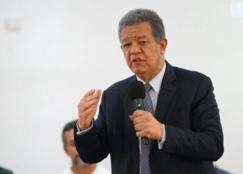 Leonel pide investigación y se solidariza con familias de las víctimas del incendio en La Victoria