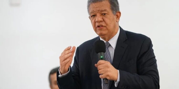 Leonel pide investigación y se solidariza con familias de las víctimas del incendio en La Victoria