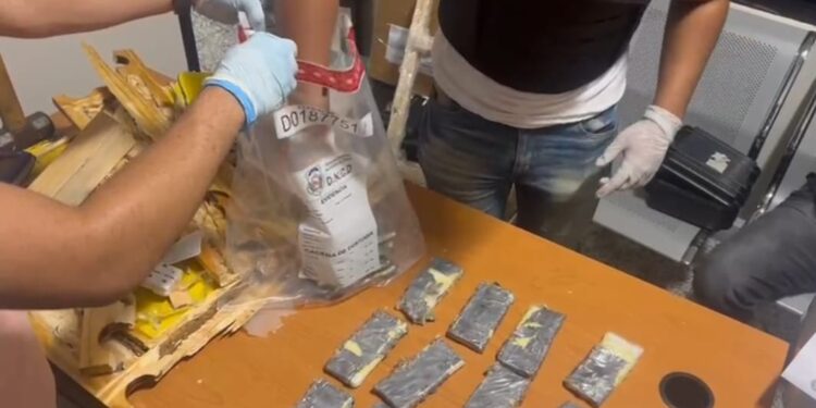 Incautan mesa de dominó enviarían a España con laterales llenos de cocaína
