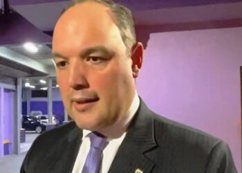Senador José del Castillo se solidariza con familia de «Papo El Menor», asesinado por asaltantes