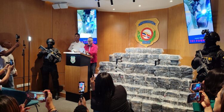Ocupan 767 paquetes presumiblemente cocaína