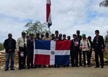 Exmilitares Constitucionalistas rinden homenaje a los soldados que vigilan la frontera