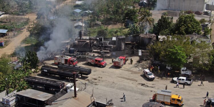 No reportan heridos ni muertos en incendio de un depósito de combustible