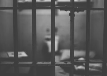 Dictan 10 años de prisión a hombre por violar una niña