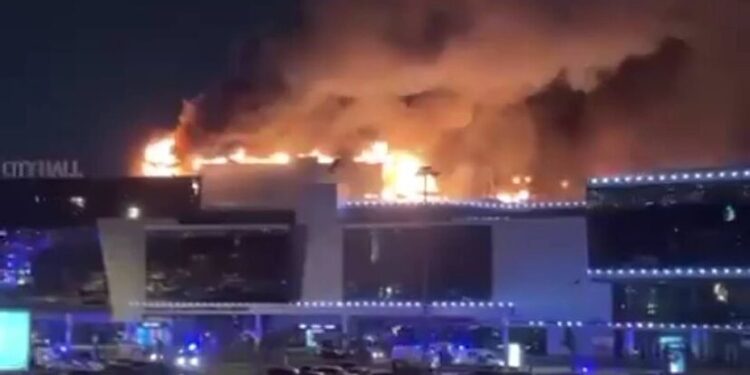 Tiroteo en Moscú deja al menos 40 muertos