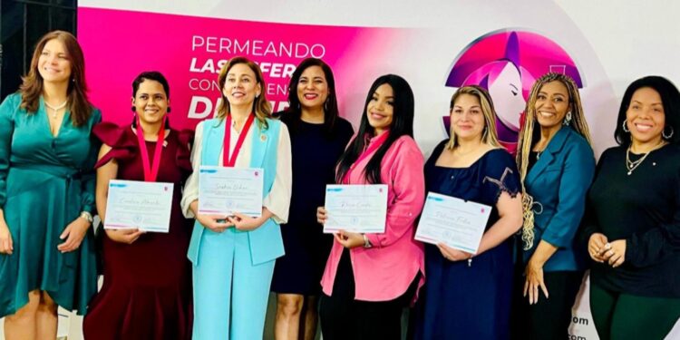 Reconocen mujeres destacadas en comunicación cristiana