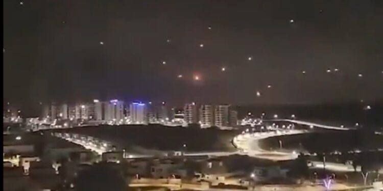 Israel dice que ninguno de los alrededor de 170 drones lanzados por Irán alcanzó territorio israelí