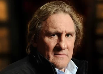 El actor Gérard Depardieu está detenido para ser interrogado por acusaciones de agresión sexual