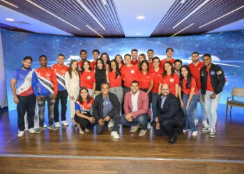 Banreservas apoya a equipo Apolo 27 en la competencia HGRC de la NASA