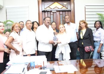 Junta de vecinos sector Mejoramiento Social reconoce al doctor Edisson Féliz Féliz