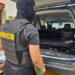 Interceptan hombre en vehículo con 35 paquetes de presumiblemente cocaína