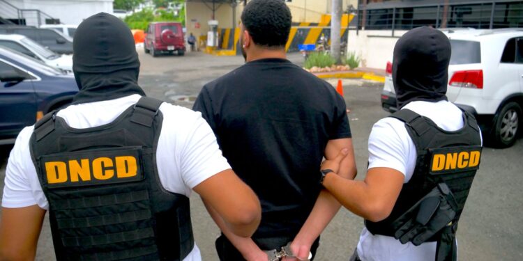 Capturan hombre vinculan a decomiso de 17 paquetes de marihuana