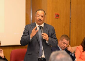 Roberto Rosario asegura en Madrid que Abinader no ha cumplido con la diáspora dominicana