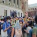 Estudiantes de la Universidad de Columbia ocupan edificio al iniciarse suspensiones