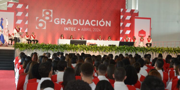 Mujeres lideran sexagésima octava graduación del Intec