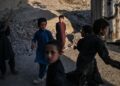 Mueren 9 niños al explotar munición de guerra con la que jugaban