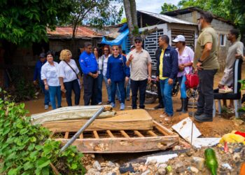 Gobierno entrega ayudas a familias afectadas por las lluvias