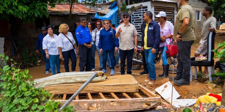 Gobierno entrega ayudas a familias afectadas por las lluvias
