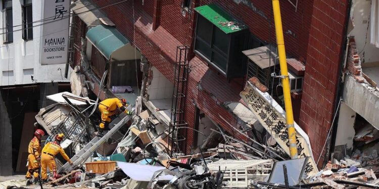 Al menos 9 muertos y más de 800 heridos en el terremoto de Taiwan