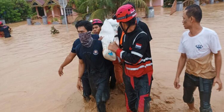 Las inundaciones dejan decenas de muertos en Indonesia