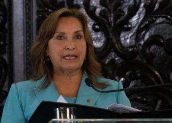 Boluarte afronta petición de destitución, mientras nombra a sexto ministro del Interior