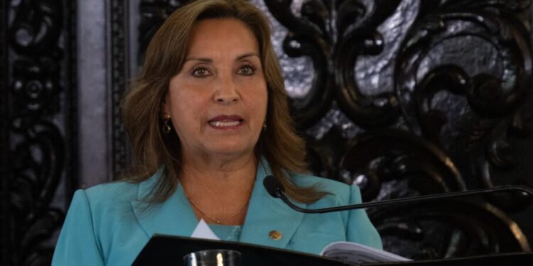 Boluarte afronta petición de destitución, mientras nombra a sexto ministro del Interior