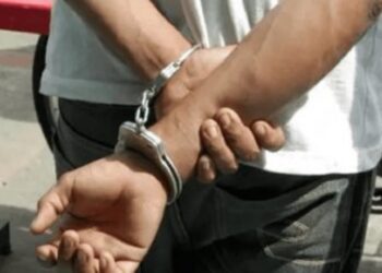 Apresan hombre mientras agredía físicamente a su pareja en Bahoruco