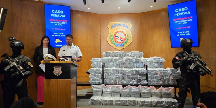 Confiscan cargamento de 395 paquetes presumiblemente cocaína