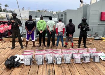 Intervienen dos embarcaciones con 80 paquetes de cocaína y marihuana