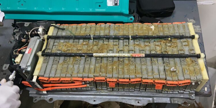 Ocupan banco de baterías con celdas rellenas de cocaína