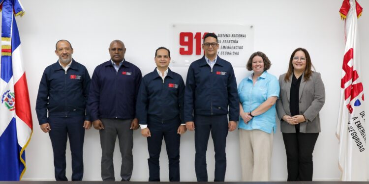 Funcionarios de EEUU conocen nueva tecnología del 911