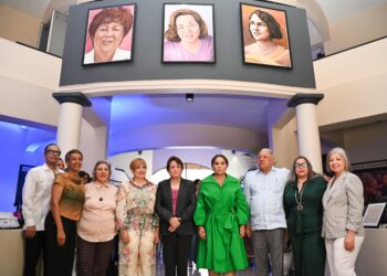 Ministerio de la Mujer devela los retratos de Abigail Mejía, Gladys Gutiérrez y Magaly Pineda