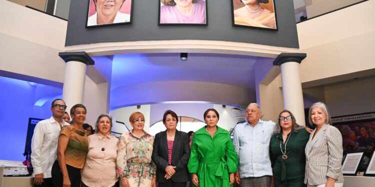 Ministerio de la Mujer devela los retratos de Abigail Mejía, Gladys Gutiérrez y Magaly Pineda