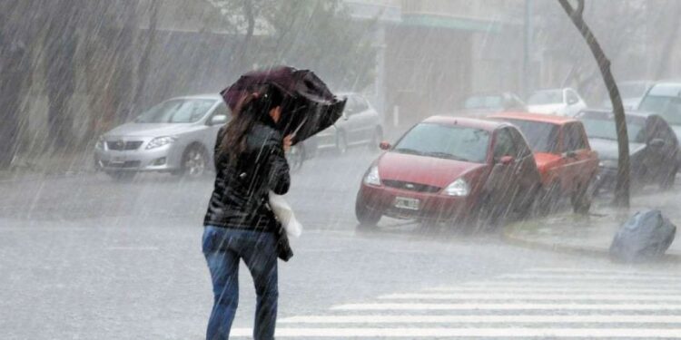 Las lluvias continuarán este lunes en varias provincias del país