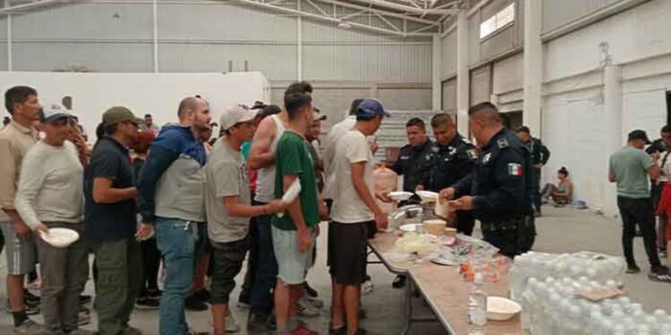 Hallan a 208 migrantes, entre ellos dominicanos, en una bodega de México