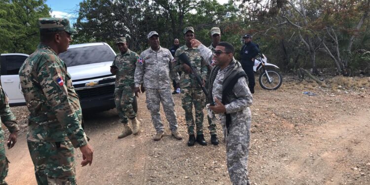 Refuerzan la vigilancia militar para evitar ilícitos en las Dunas de Baní